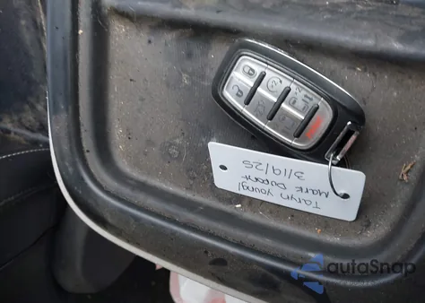 2020 Chrysler Voyager Lxi z USA, uszkodzony, nr VIN 2C4RC1DG1LR151578